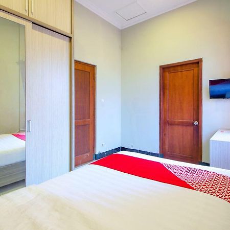 Oyo 1195 The Doctor'S Guest House Syariah Kejayan Exterior photo