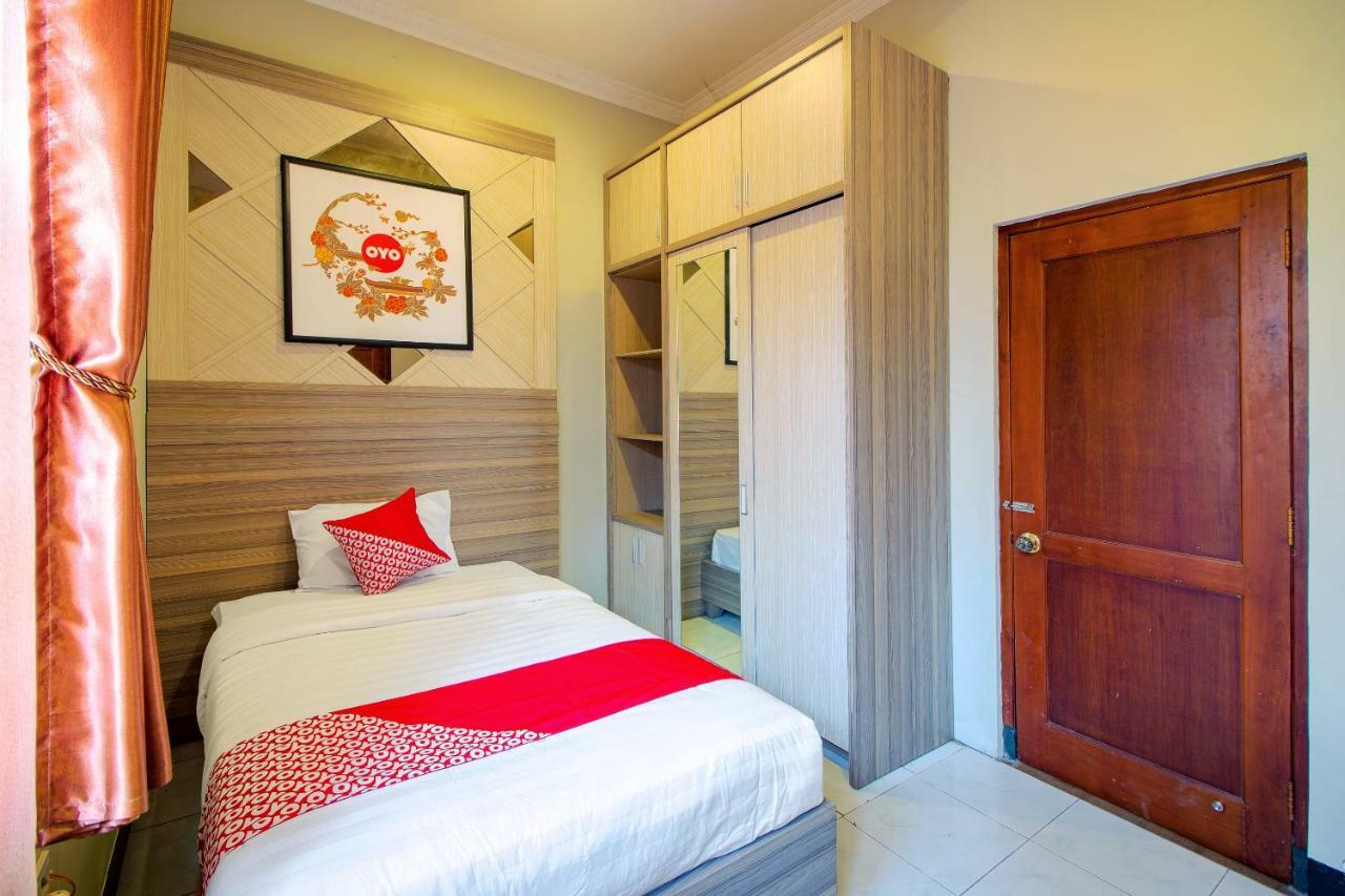 Oyo 1195 The Doctor'S Guest House Syariah Kejayan Exterior photo