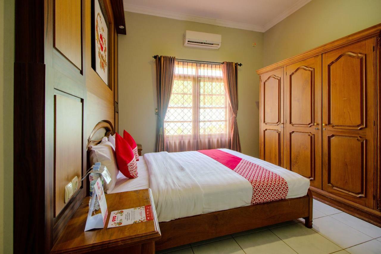 Oyo 1195 The Doctor'S Guest House Syariah Kejayan Exterior photo