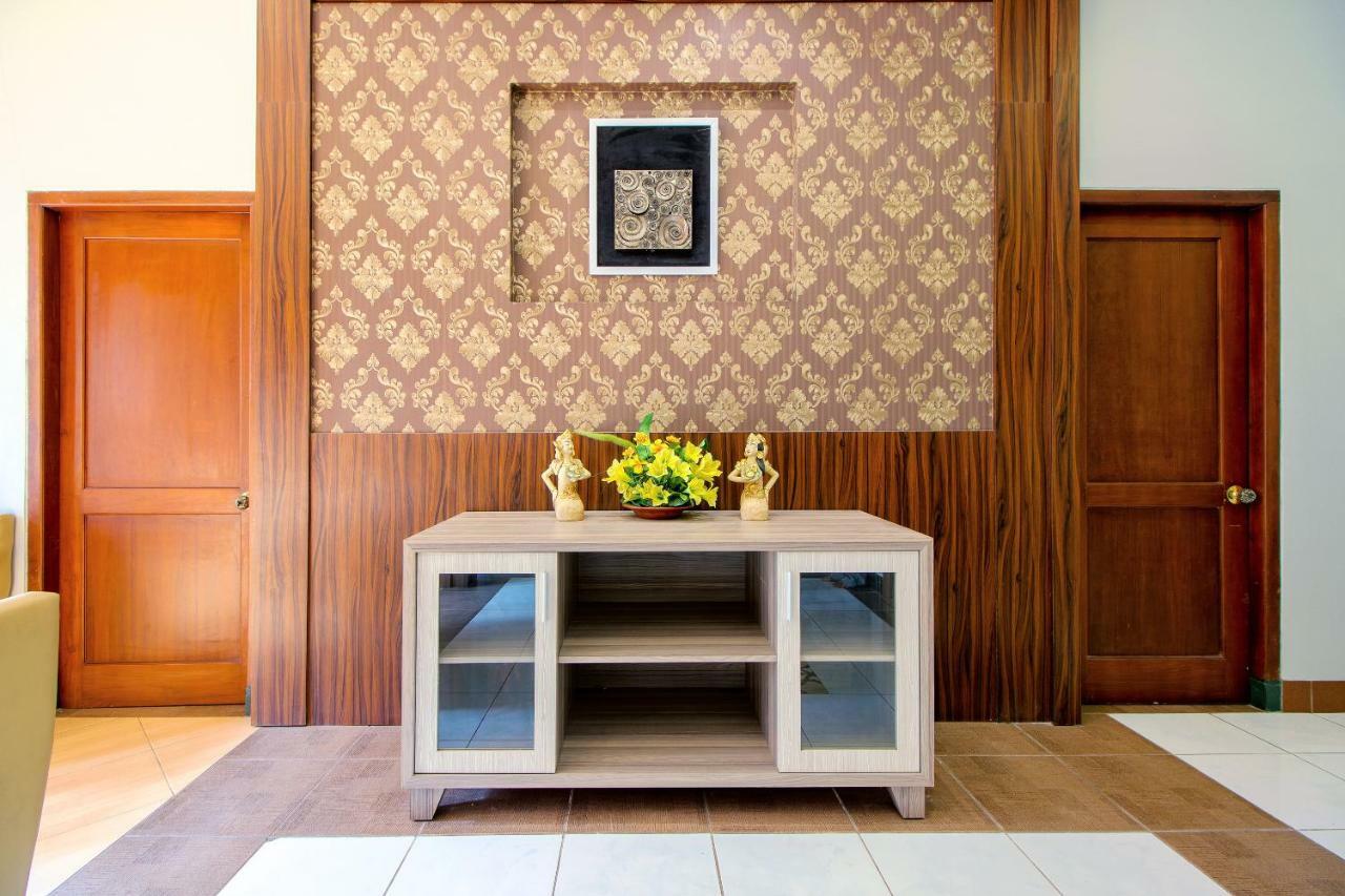 Oyo 1195 The Doctor'S Guest House Syariah Kejayan Exterior photo