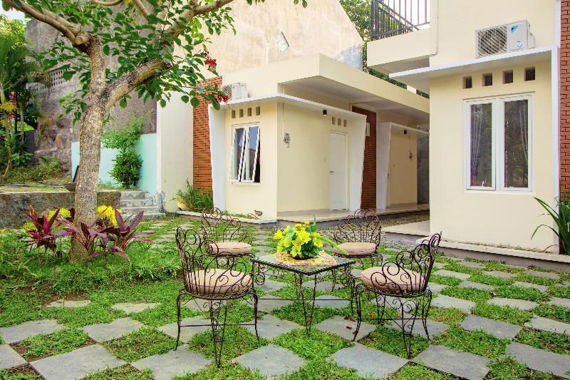 Oyo 1195 The Doctor'S Guest House Syariah Kejayan Exterior photo