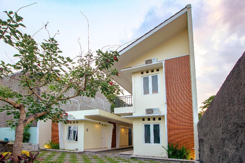 Oyo 1195 The Doctor'S Guest House Syariah Kejayan Exterior photo