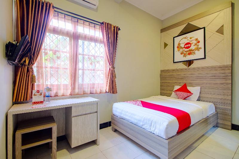 Oyo 1195 The Doctor'S Guest House Syariah Kejayan Exterior photo